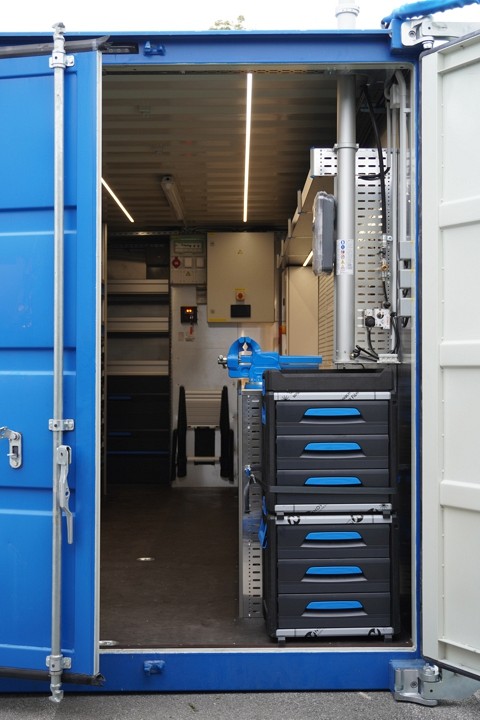Self lifting container legs PDK