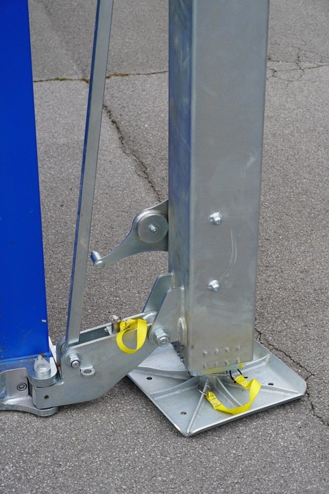 Self lifting container legs PDK