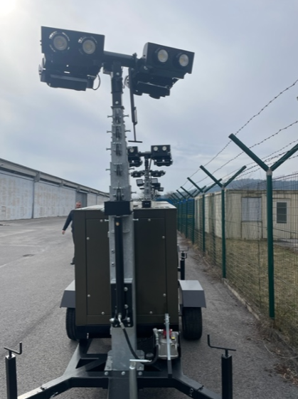 Generator na prikolici s teleskopskim stolpom za osvetlitev 30 kW