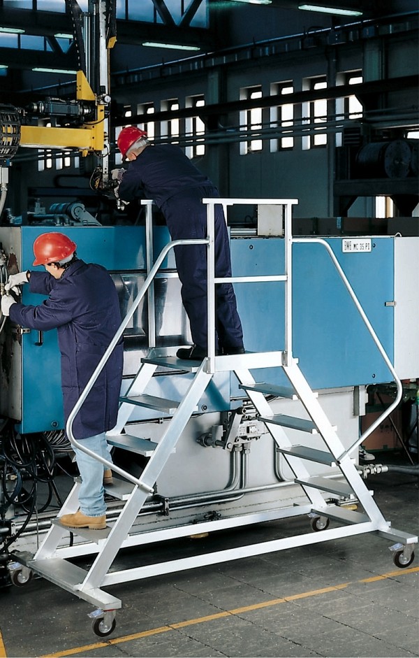 Aluminum two-sided stairs with platform 7199