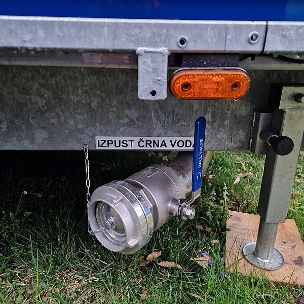 Sanitarna prikolica - tuš modul